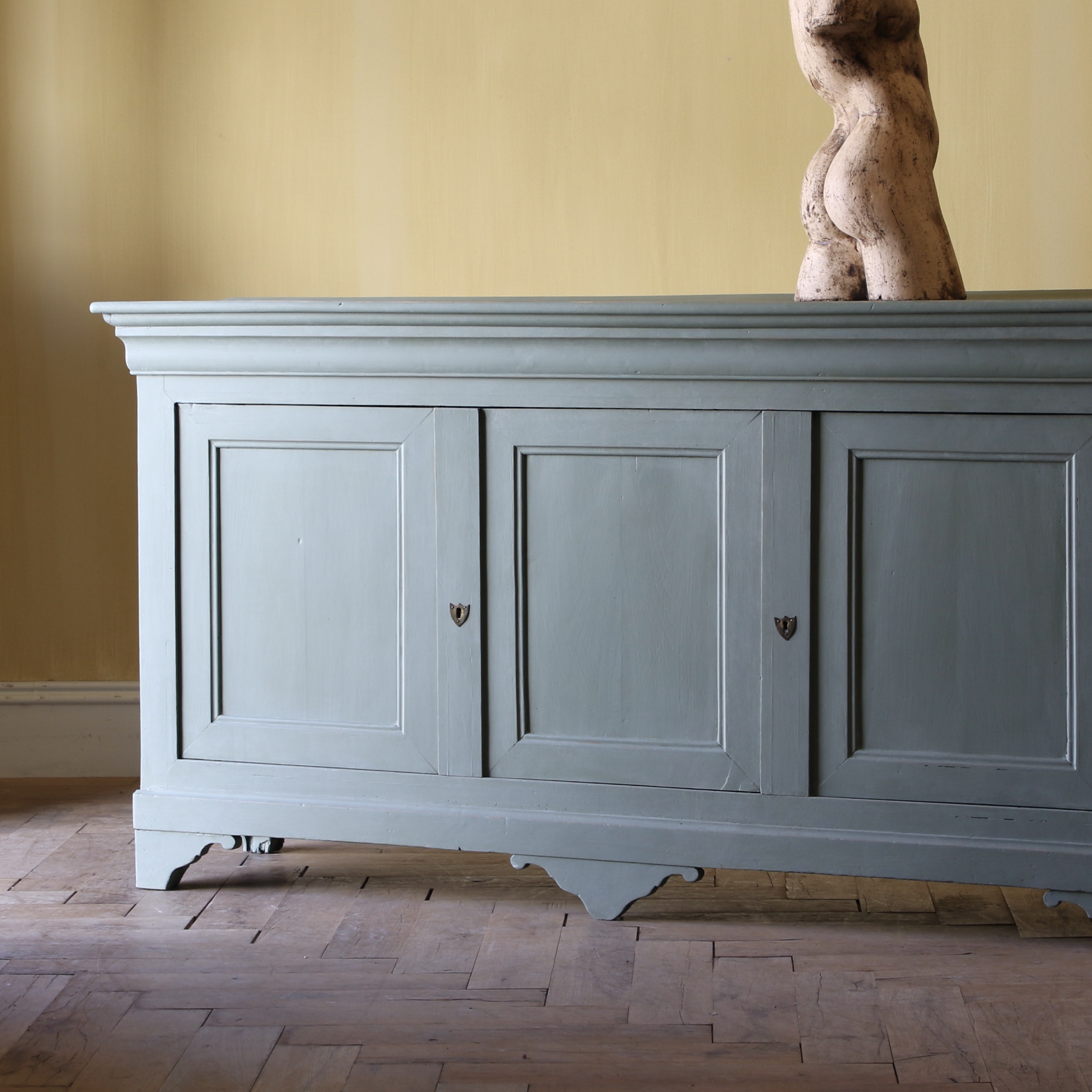 Louis Philippe Dresser Base